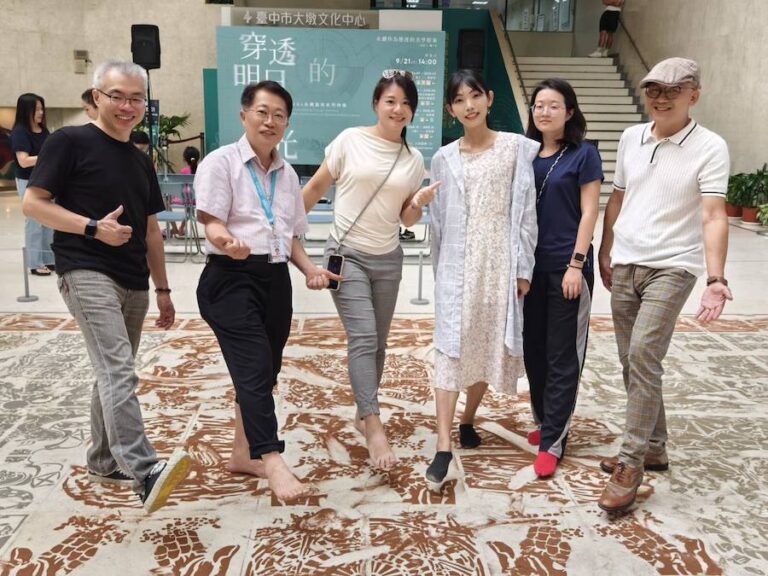 「走」入藝術品的五感體驗 中市大墩中心巨型泥毯轉化為永續藝術紀錄