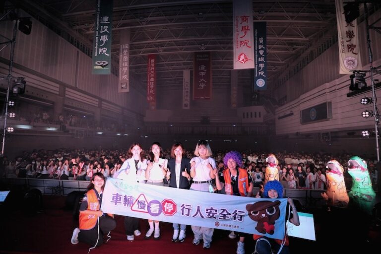 RAP唱跳道安守則！中市府前進逢甲大學辦交通安全宣導活動 新聞局長：用嶄新方式建立觀念