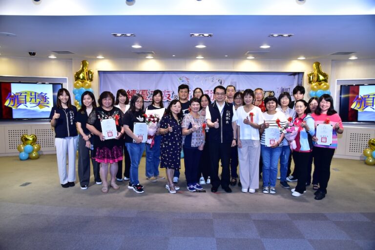 表揚績優工友及行政助理 中市府感謝第一線工作夥伴