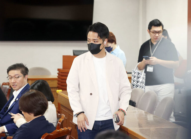 羅廷瑋投棄權票致歉自請處分 藍：將依規定罰款
