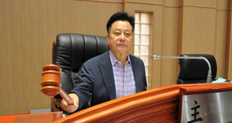 金門議長罷免案流會 洪允典保住大位