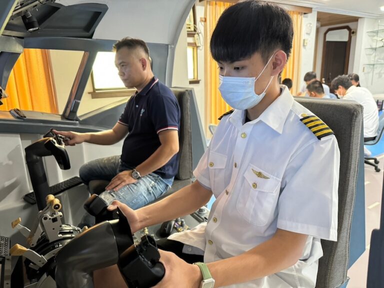 中市勞工局助青年探索職業 禮儀師、民航機師體驗迴響熱烈