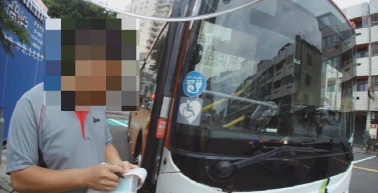 公車大執法! 颱風天公車無視號誌恣意轉彎 警緊追開單