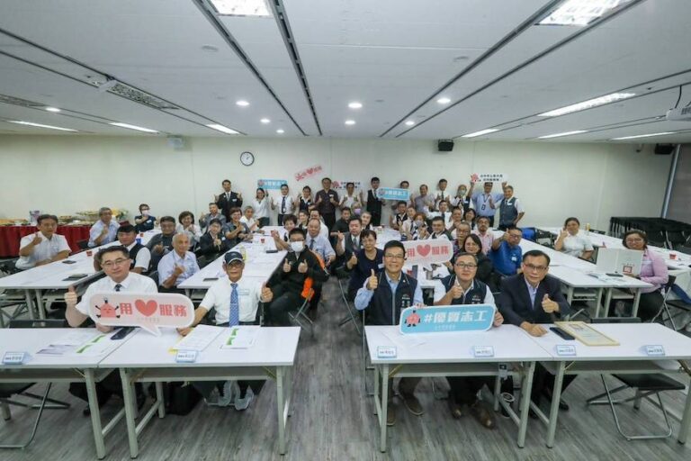 「公寓大廈諮詢服務隊」助市民解決大小事 中市府表揚104位專業志工