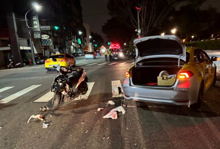 小黃迴轉與機車發生碰撞  警籲：迴車應謹慎注意