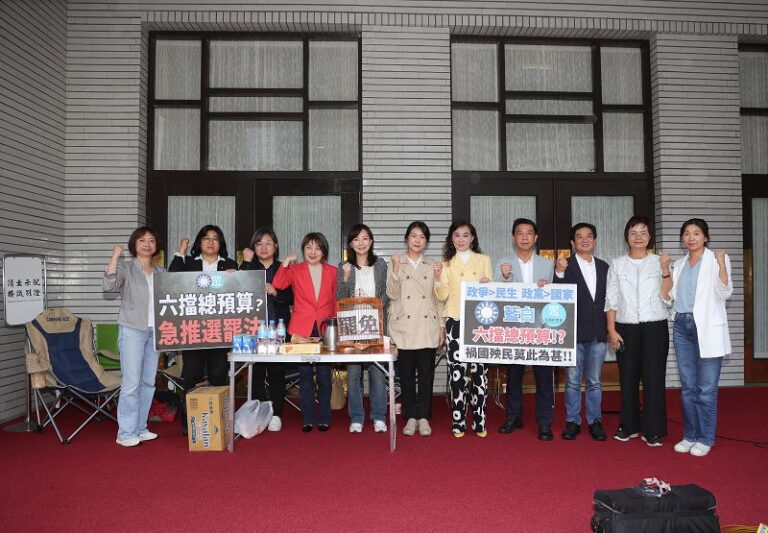 綠委議場前排隊 傅崐萁：行政權獨霸毀滅國會