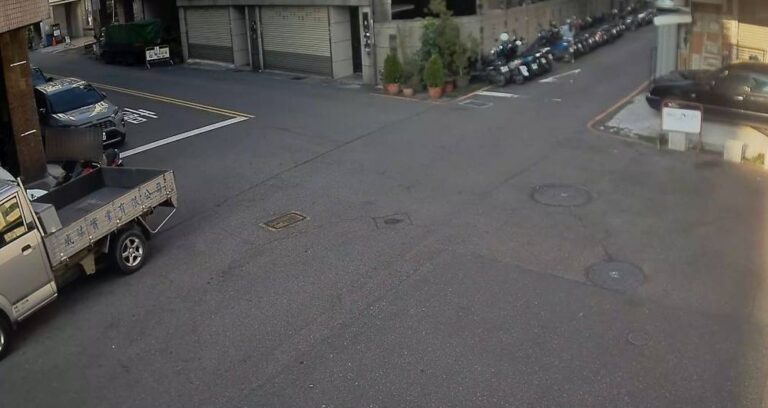 貨車倒車撞機車逃逸　駕駛謊稱不在場 警方透過監視器查真相