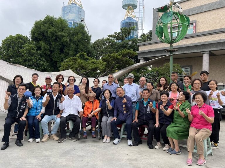 贈大甲區百歲柯阿嬤重陽禮金 賴副市長祝賀幸福滿溢