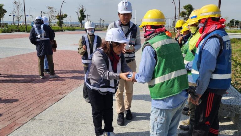 中市地政局長新年巡視慰問工程團隊 期許施工品質、安全衛生更上層樓