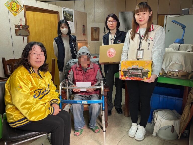 溫馨快遞34年愛不止息 中市社會局送暖台中9,000多戶家庭