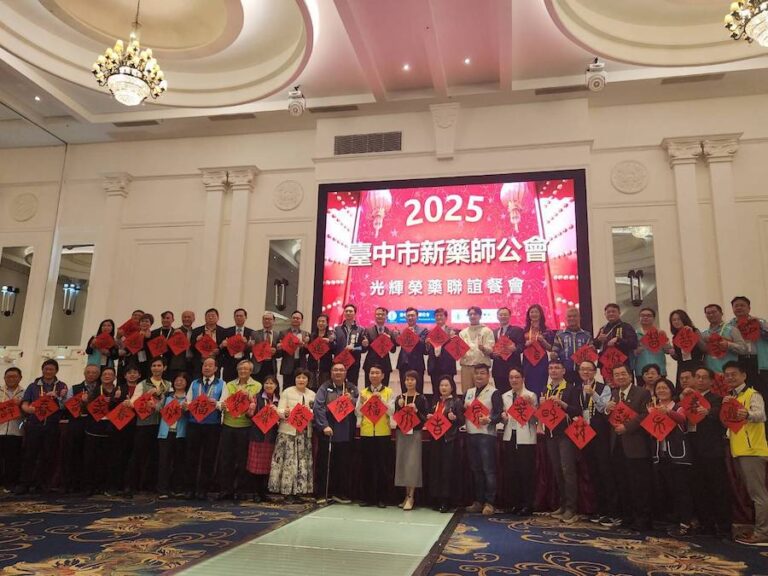 「藥事服務獎」揭曉！ 中市衛生局長頒獎感謝16名藥事人員守護市民用藥安全