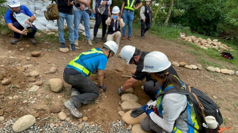 大甲鐵砧山新玩法！桂花泉登山步道邀你體驗手作步道之美
