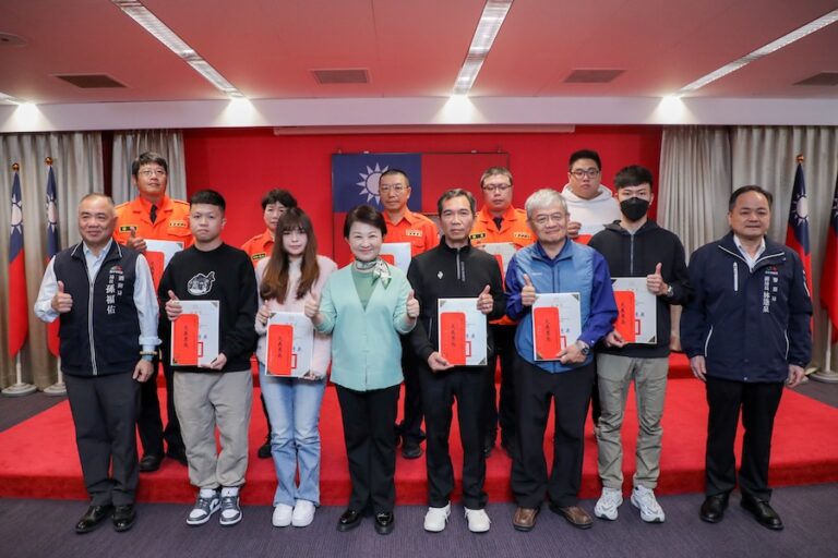 台灣最美風景！盧市長表揚新光三越救災城市英雄：他們的名字叫「勇敢」