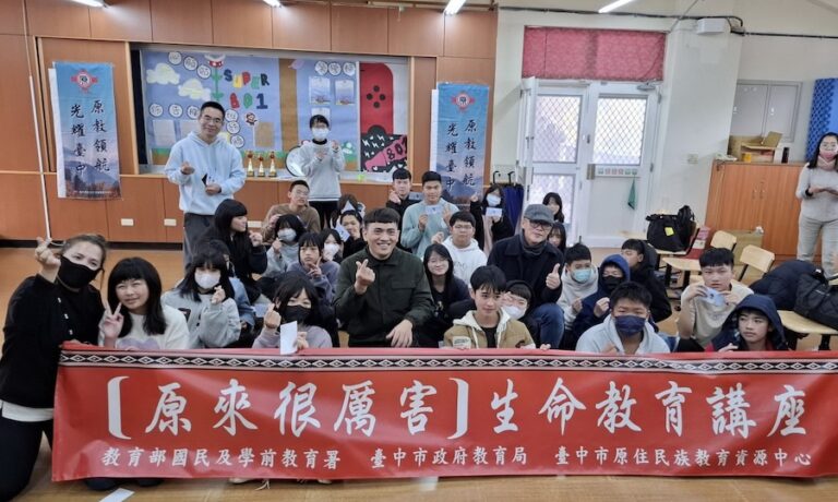 中市生命教育講座走入偏鄉 原民創作歌手全世煌分享築夢故事
