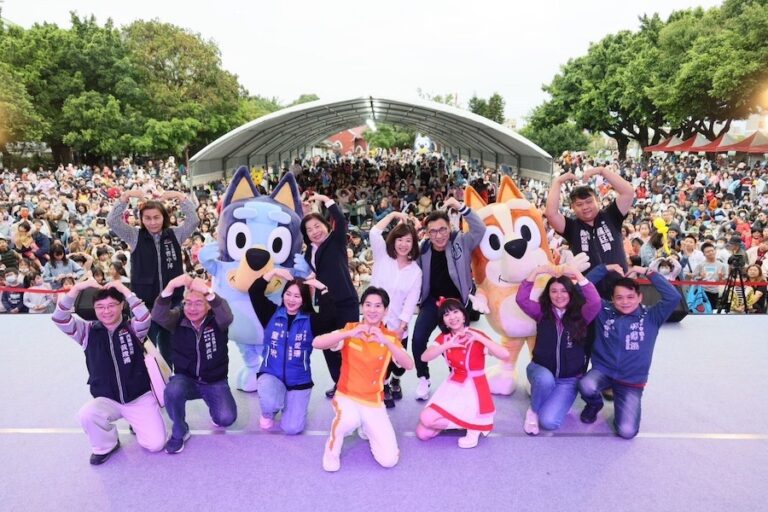 台中親子音樂季首日人潮破萬！妙妙犬布麗、賓果現身High翻 新聞局長：歡迎親子明天再來同樂