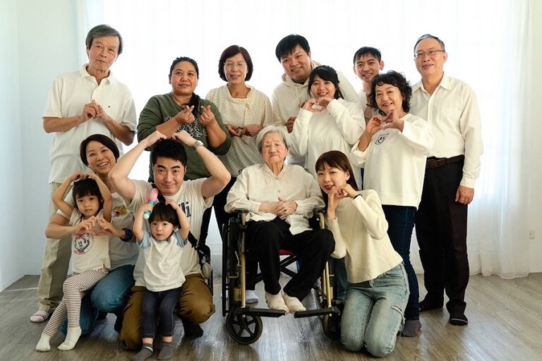 享嵩壽114歲！台中市第二高齡人瑞王亞君辭世 盧市長前往上香悼念 民政局：持續打造高齡友善城市