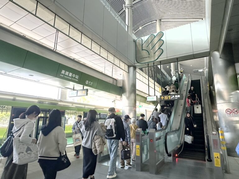 一同開啟「心旅程」！中捷公共藝術新氣象 手勢裝置讓捷運充滿溫度