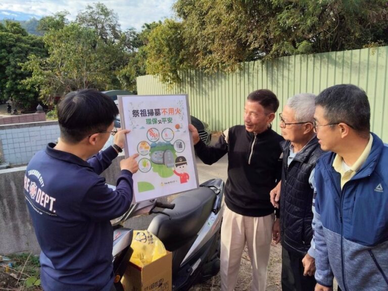 掃墓應注意用火安全 中市消防局提醒：燒金紙引燃墓地雜草火警將開立舉發單