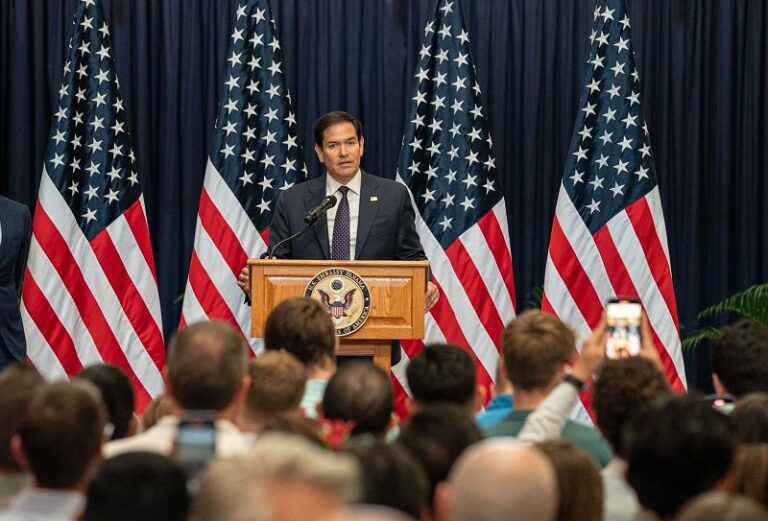 澤倫斯基與川普在白宮起口角