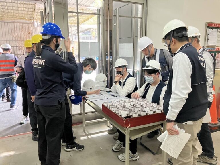 新光三越首日開放百貨人員暫時進出取物 中市都發局視察安全防護：貫徹督導責任