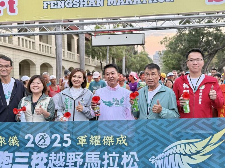 馬拉松獎盃用共軍步槍造型 發起人許智傑致歉︰收回更換