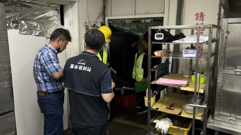 中市府大型用氣餐飲業稽查 昨查獲3家業者廚房環境及設備缺失 現場勸導改善