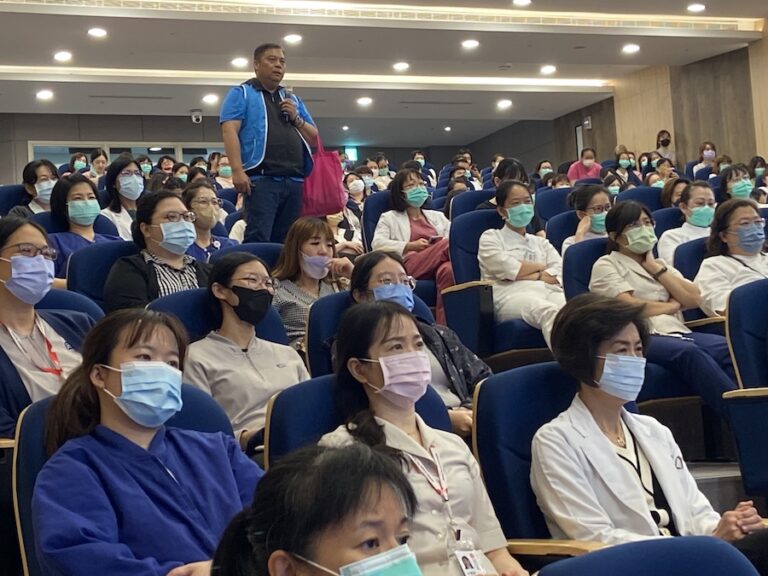 路老師開講！ 中市交通局挺醫護交通安全