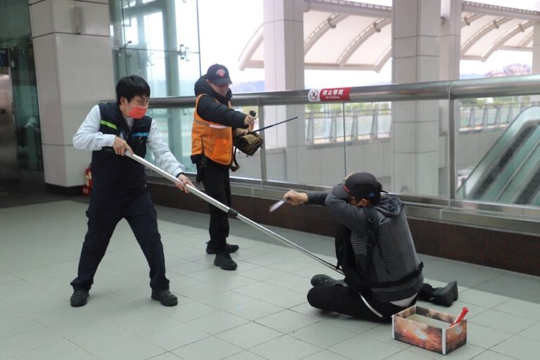 中捷模擬歹徒持刀、列車出軌 情境演練展現跨單位應變能力