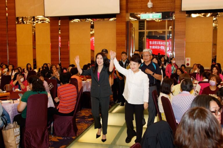 清水區婦女會表揚活動　盧市長感謝發揮溫暖力量：每一位都是「社會典範」！