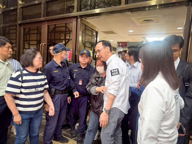 黃呂錦茹無保請回 朱立倫：426一起上凱道
