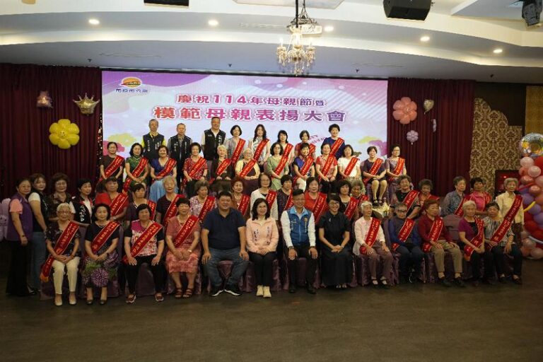 投市表揚42位模範母親 張嘉哲獻上最溫馨祝福