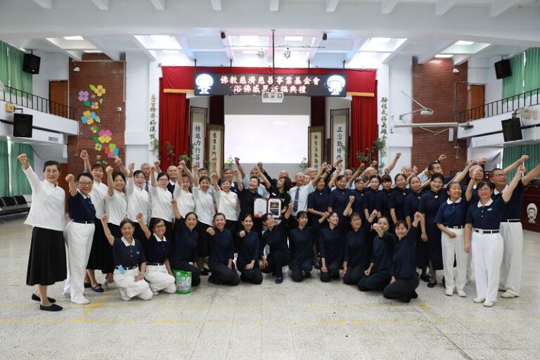 慈濟志工赴勵志中學 響起愛與關懷的佛號