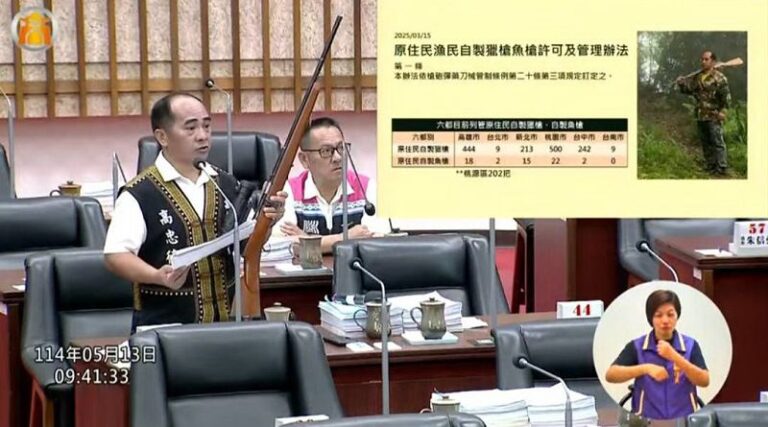 原鄉議員高忠德攜獵槍進議會質詢 高市議長康裕成表示尊重問政權利
