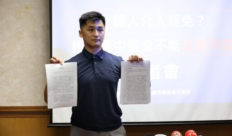 檢舉「外國人」矢板明夫助講罷沛 藍嗆中選會別裝死！