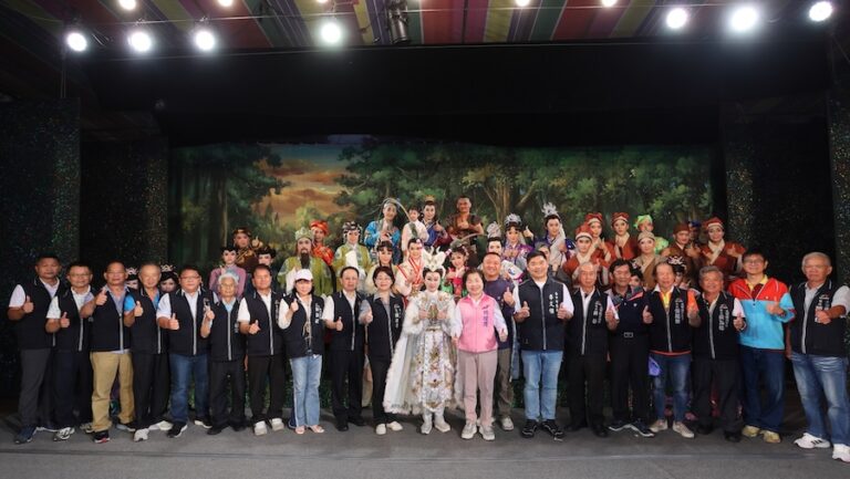 中市傳藝巡演場場精彩！明華園總團大安濱海首演 近3,000人共享好戲