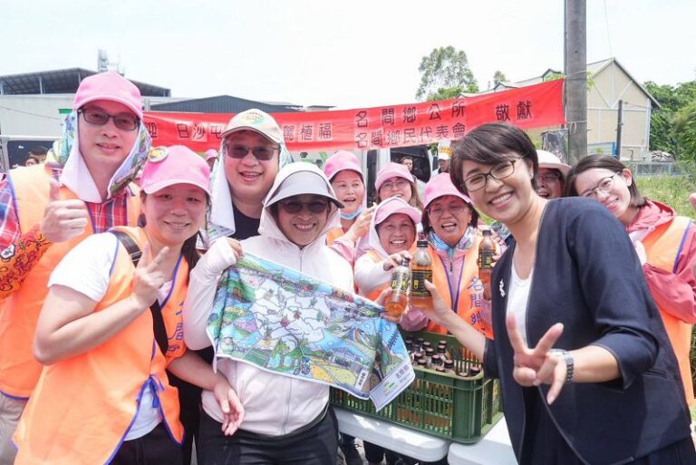 白沙屯媽祖200年來首進南投 縣長許淑華與鄉親喜朝聖