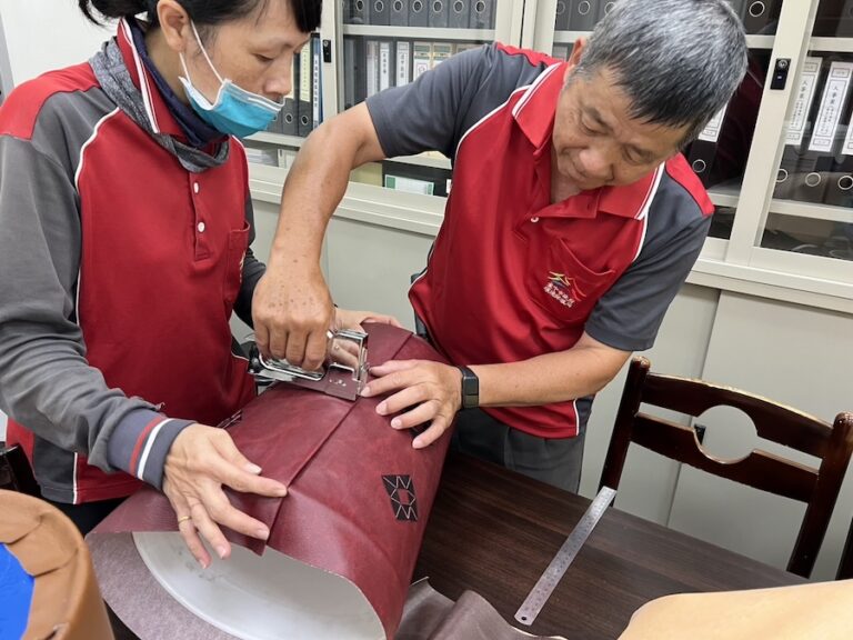廢沙發皮變可愛小椅　中市西屯區清潔隊打造「回收系」環保文創