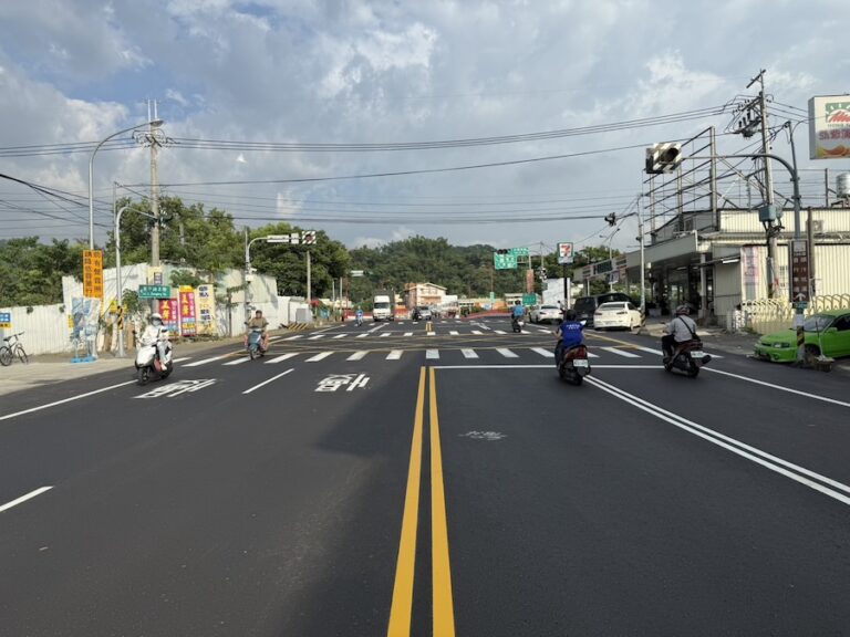 太平山區門戶道路全面升級！ 中市一江橋段夜間燙平完工 提升行車安全與舒適度