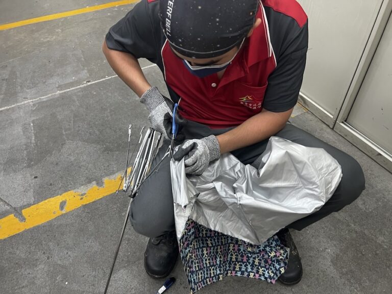 北區清潔隊發揮巧思 廢棄雨傘搖身變環保小物