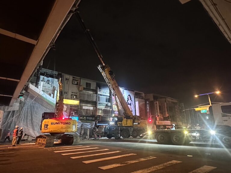 城市通行更安全！ 中市建設局三天高效拆除天橋 市民直呼便利