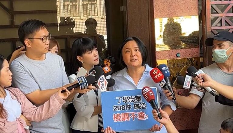 陳玉珍告發罷團涉嫌偽造文書及違反個資法