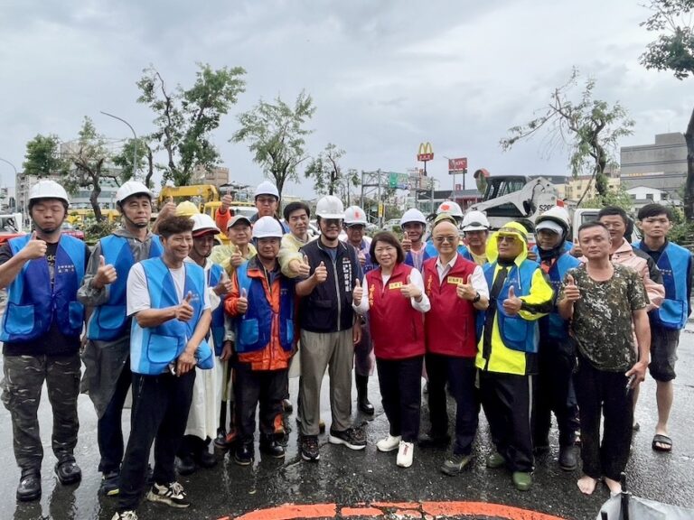 嘉義市長黃敏惠現身救災前線致謝！盧市長承諾「救援絕不缺席」力挺嘉義