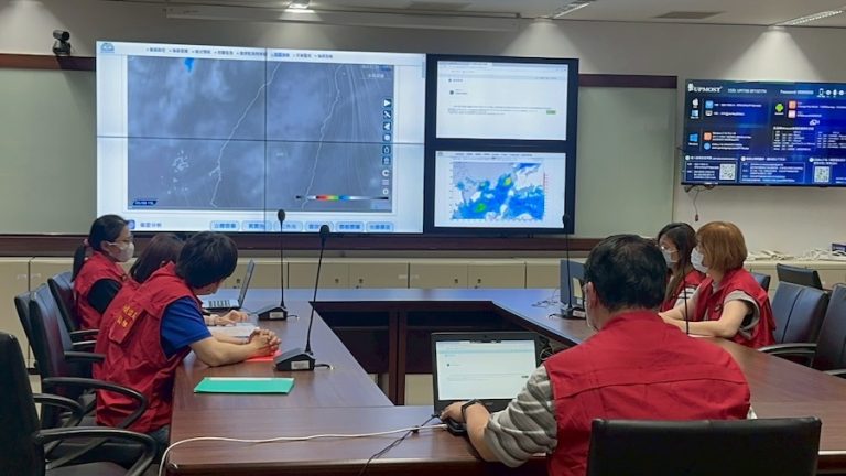 徹夜守護即時搶通 中市建設局持續開設災害應變中心守護市民安全