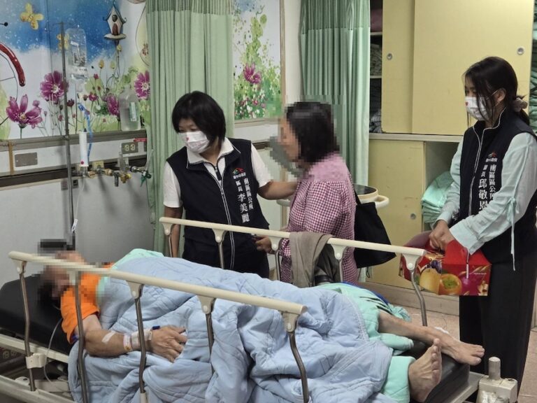 強降雨導致車輛撞浮起人孔蓋意外 民政局長：南區公所即刻應變、關心傷者