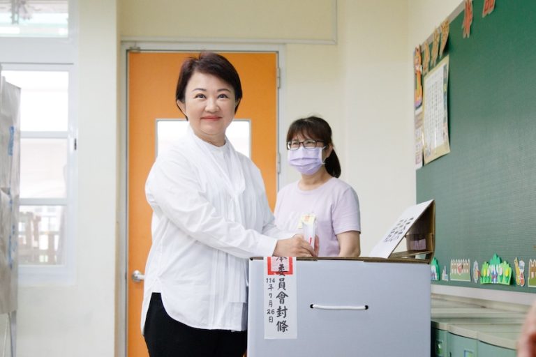 台中市第4、5、6選區罷免案投票今登場 盧市長赴健行國小投票