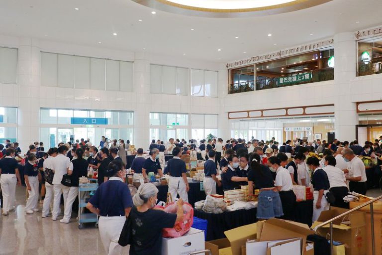 台中慈院共善募愛市集 助颱風災民