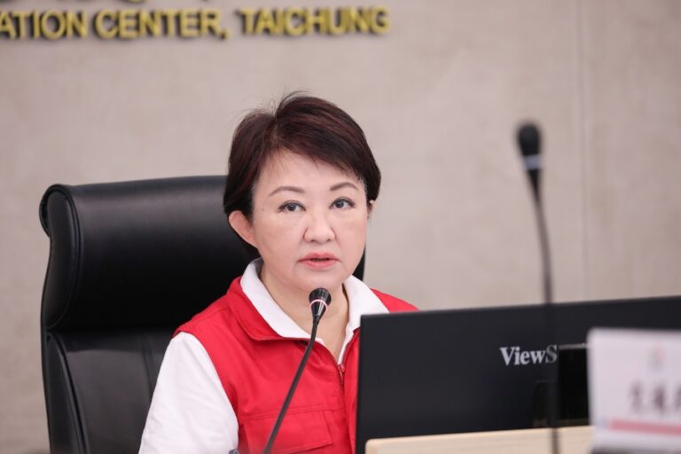輕颱丹娜絲轉弱 盧市長坐鎮應變中心 指示全力協助家戶善後