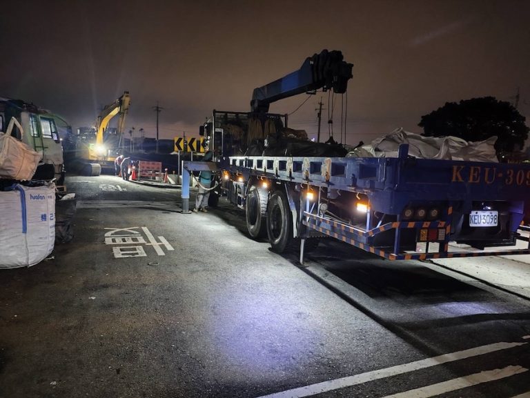 龍井區安良港大排舊有護岸遭連日大雨掏空 中市府迅速搶險加固 保障民眾安全