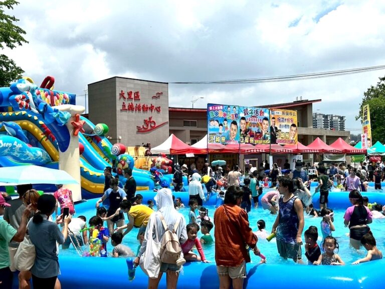 清涼一夏！大里人潑水節嗨翻十九甲健康公園 民政局長：打造親子共遊夏日盛典