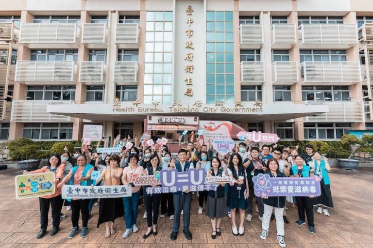 中市衛生局偕同U Café 感謝醫護讓「愛」沒有歧視